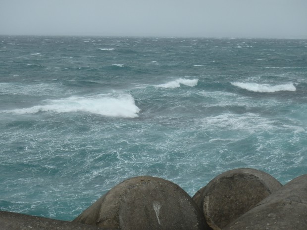 大荒れの海