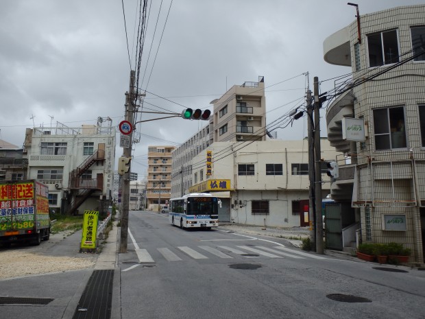 閑散とした道路