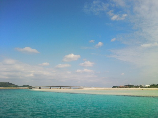 晴れた空と海