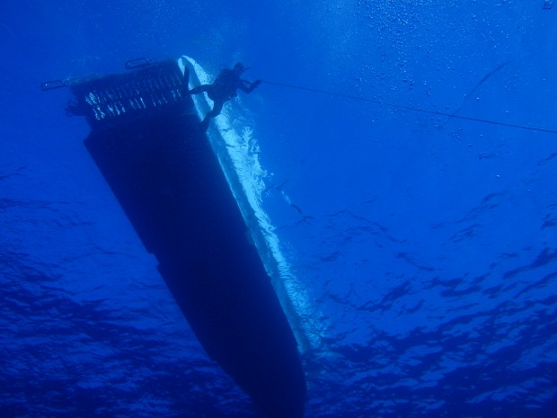 水面と船