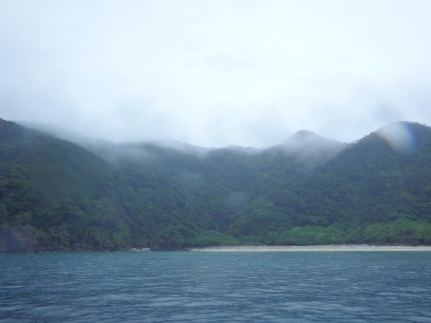 雨の島