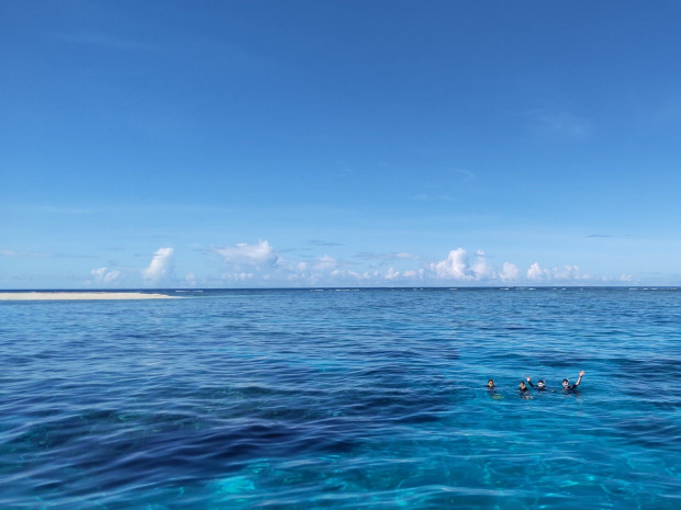 白い島と青い海！水底も芸術的な美しさ！チービシ・クエフ島で好天・好海況満喫