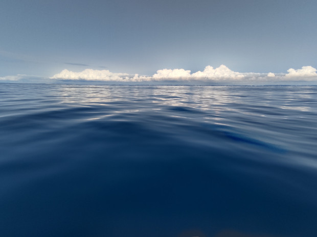 ツルンツルンで穏やか過ぎる水面・最高の海況＆夏のような雲と陽射し！前島ダイビング